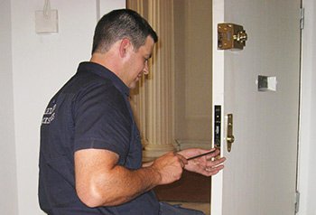  Boca Raton Locksmith Service Boca Raton, FL 561-880-4588